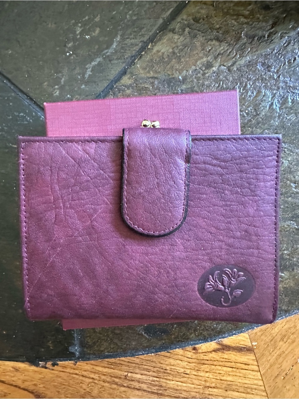 NEW Buxton Plum Leather Card & Wallet with Clasp - Picture 2 of 8